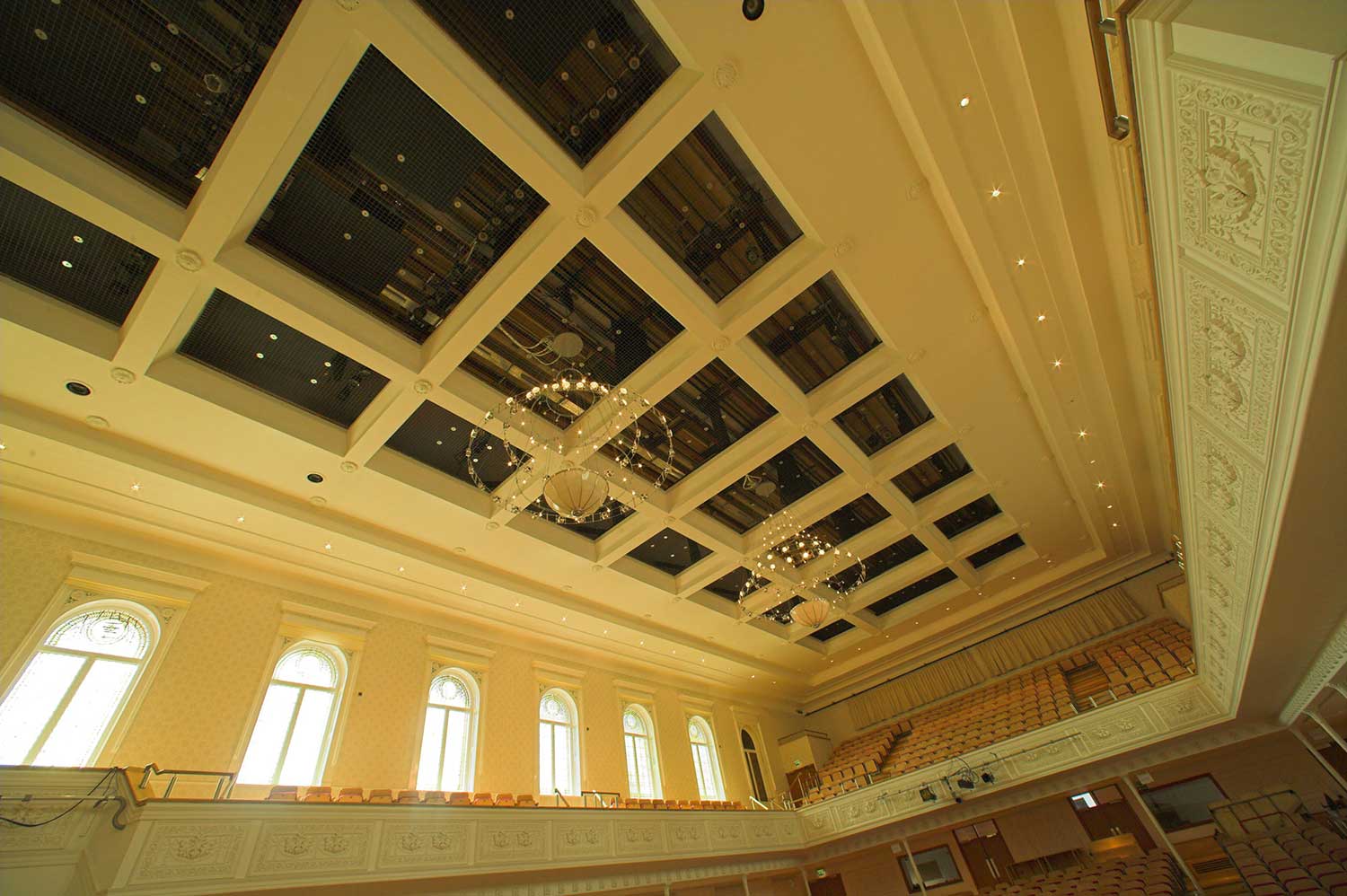 Tension Wire Grid Installation: Glasgow City Hall