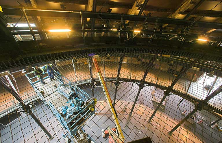Tension Wire Grid Installation: Camden Roundhouse